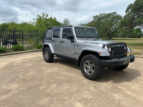 Used 2013 Jeep Wrangler Unlimited Sport AWD/4WD image 3