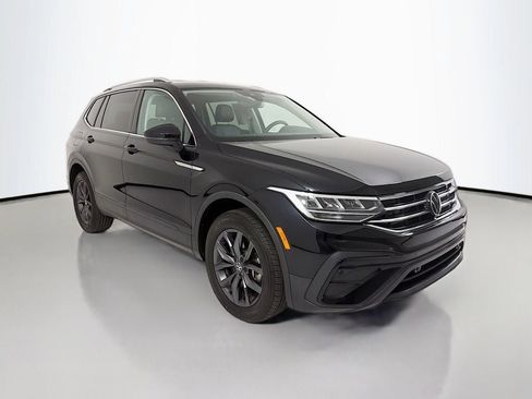 Used 2023 Volkswagen Tiguan SE FWD image 1