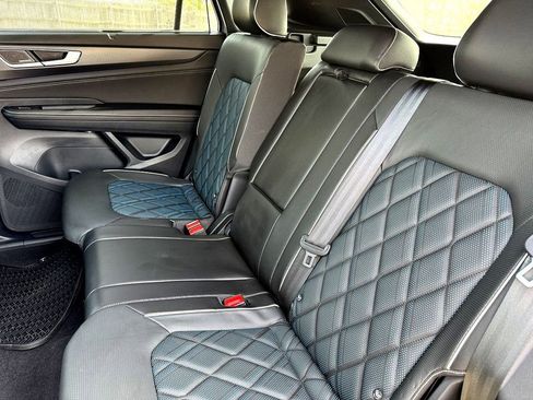 Used 2024 Volkswagen Atlas Cross Sport SEL Premium R-Line image 27