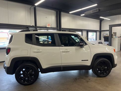 Used 2023 Jeep Renegade Altitude w/ Sun/Sound Group AWD/4WD image 15