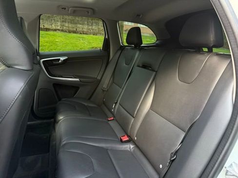 Used 2015 Volvo XC60 T5 Premier w/ Proximity Package image 27