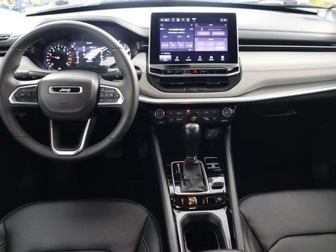 Used 2025 Jeep Compass Limited AWD/4WD image 2