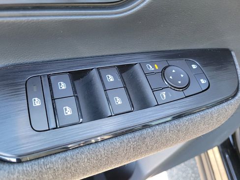 Certified 2025 Nissan Kicks SV image 19