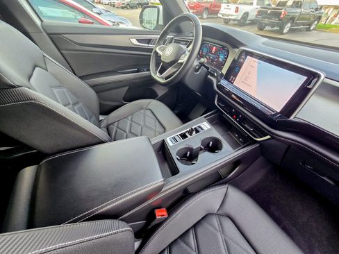 Used 2024 Volkswagen Atlas Cross Sport SE image 23