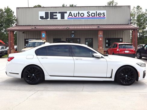 Used 2020 BMW 740i w/ M Sport Package RWD image 8