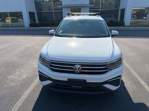 Used 2024 Volkswagen Tiguan SE AWD/4WD image 8