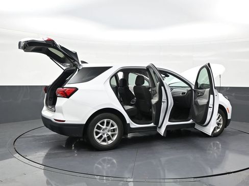 Used 2023 Chevrolet Equinox LS FWD image 28