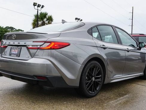 Used 2025 Toyota Camry SE FWD image 4