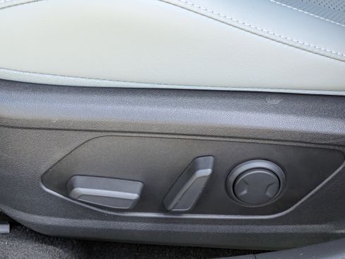 Used 2025 Hyundai Elantra Limited image 20