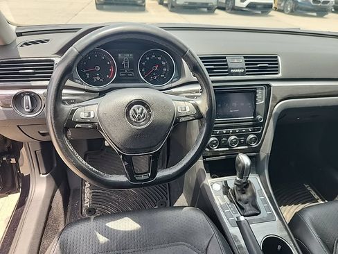 Used 2018 Volkswagen Passat 2.0T SE FWD image 4
