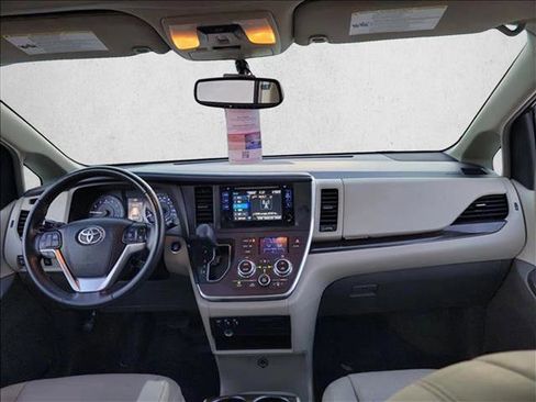 Used 2016 Toyota Sienna XLE image 18