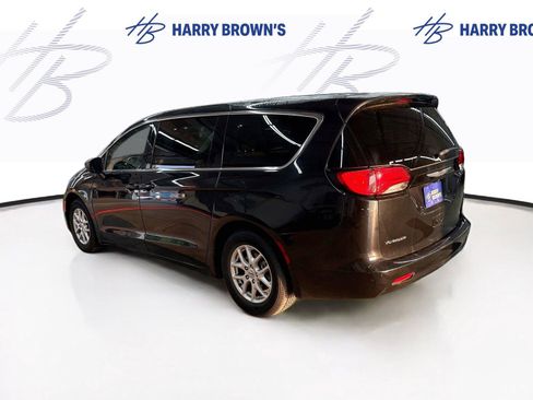 Used 2023 Chrysler Voyager LX FWD image 2