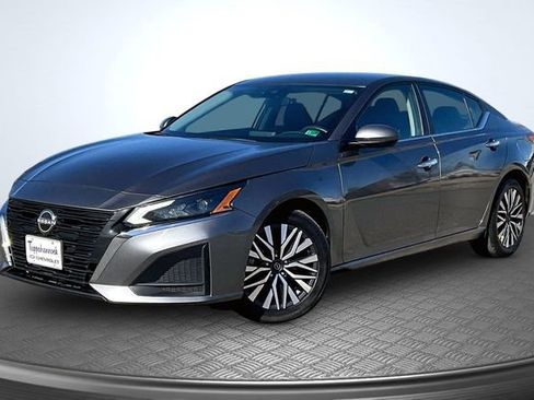 Used 2023 Nissan Altima 2.5 SV image 1