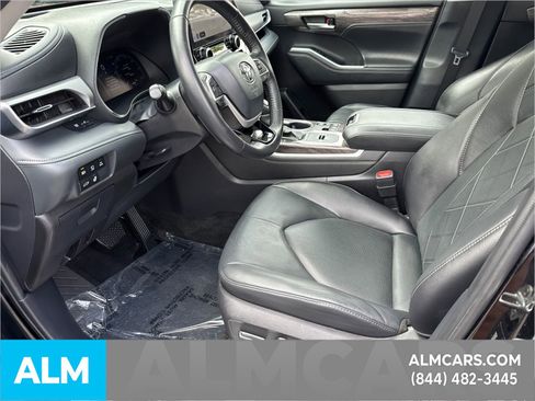 Used 2024 Toyota Highlander Limited image 10