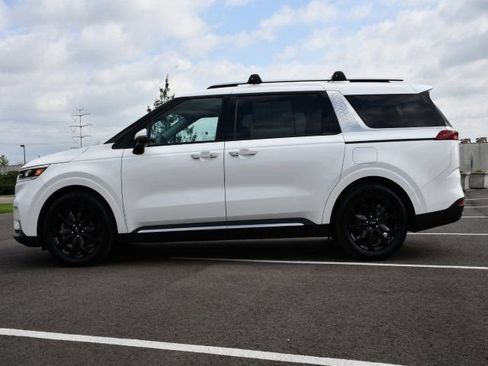 Used 2024 Kia Carnival SX Prestige image 4