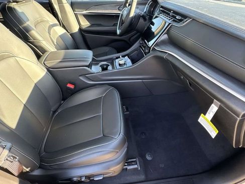 New 2025 Jeep Grand Cherokee L Limited w/ Luxury Tech Group II AWD/4WD image 14