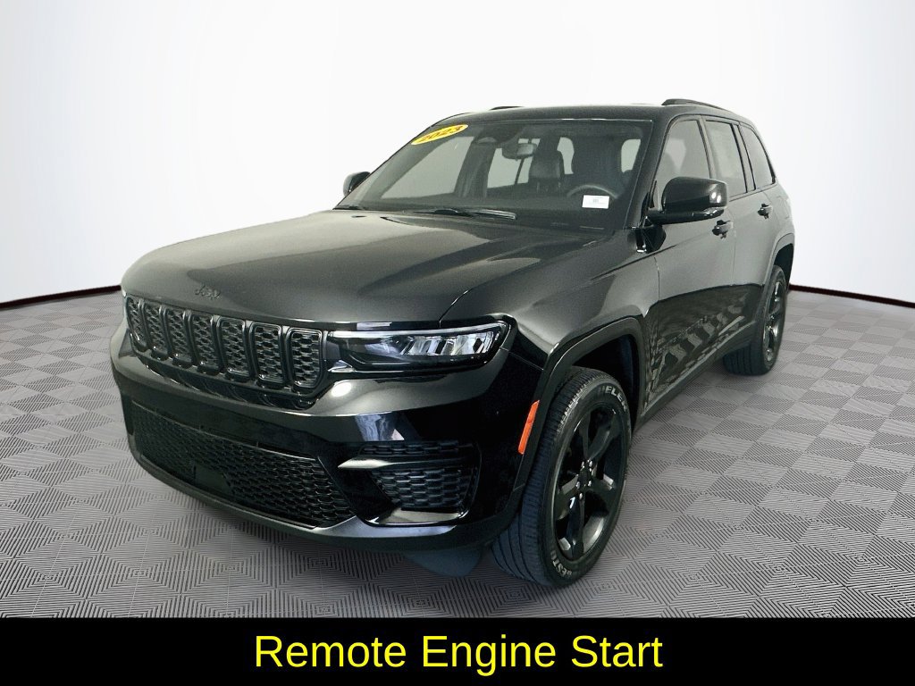 Used 2023 Jeep Grand Cherokee Altitude AWD/4WD image 5