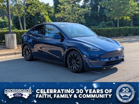 Used 2023 Tesla Model Y Long Range AWD/4WD image 1