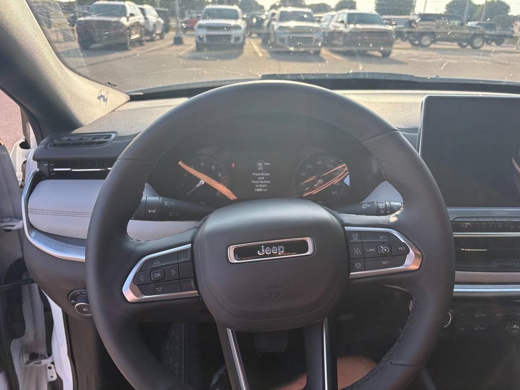 Used 2025 Jeep Compass Limited AWD/4WD image 12