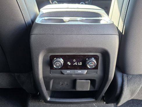 New 2025 Chevrolet Traverse LT w/ Driver Confidence Package image 18