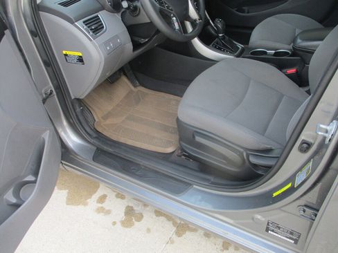 Used 2014 Hyundai Elantra SE w/ Option Group 02 FWD image 23