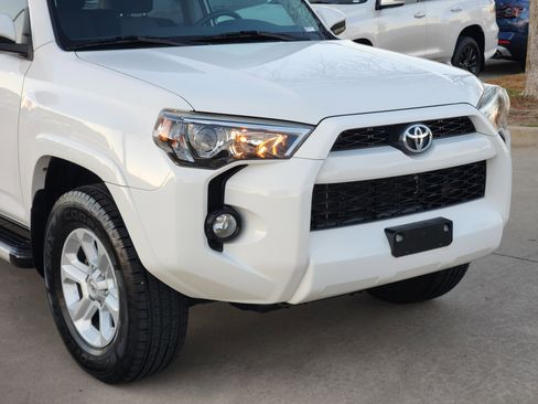 Used 2016 Toyota 4Runner SR5 image 7