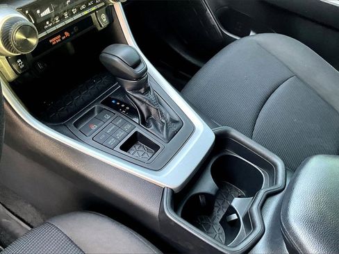 Used 2020 Toyota RAV4 LE image 10