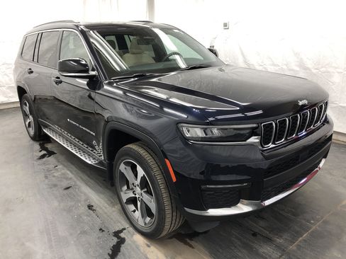 Certified 2024 Jeep Grand Cherokee L Limited w/ Luxury Tech Group II AWD/4WD image 4