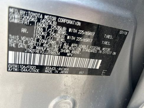 Used 2018 Toyota RAV4 LE FWD image 5