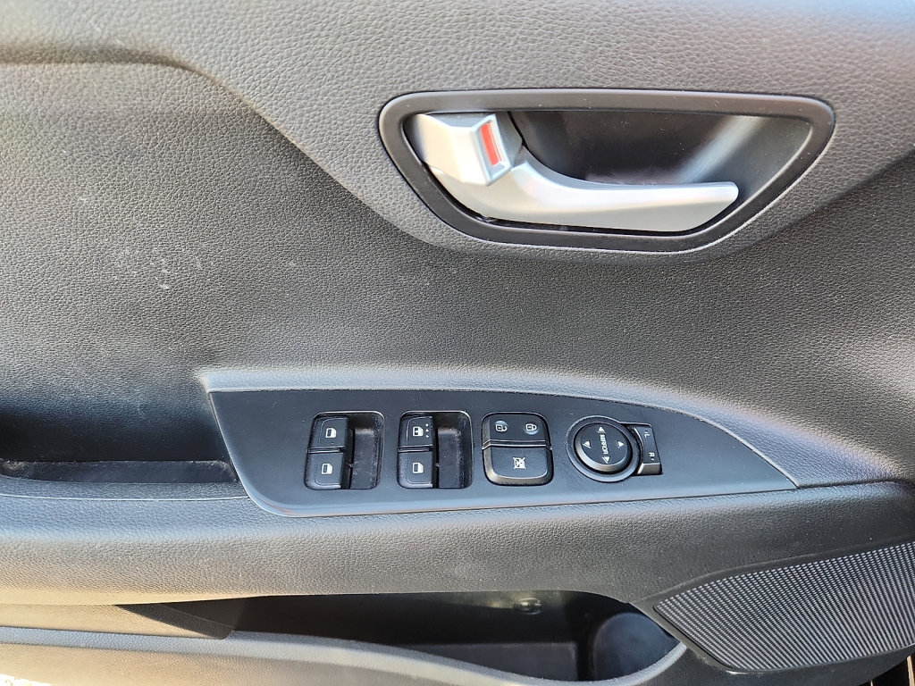 Used 2023 Kia Rio S FWD image 17