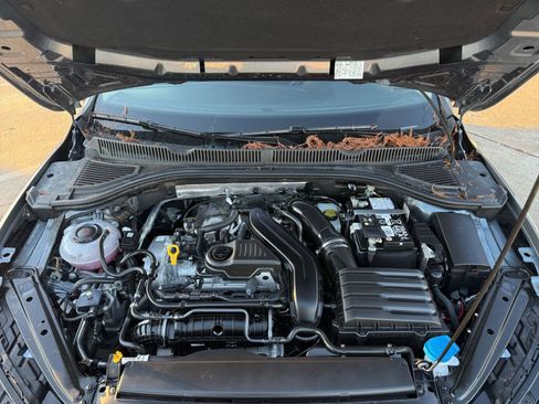 Used 2025 Volkswagen Jetta SE image 33