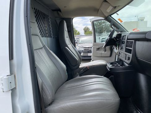 Used 2017 Chevrolet Express 2500 RWD image 24