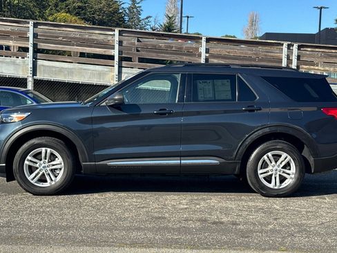Certified 2022 Ford Explorer XLT w/ Equipment Group 202A image 7