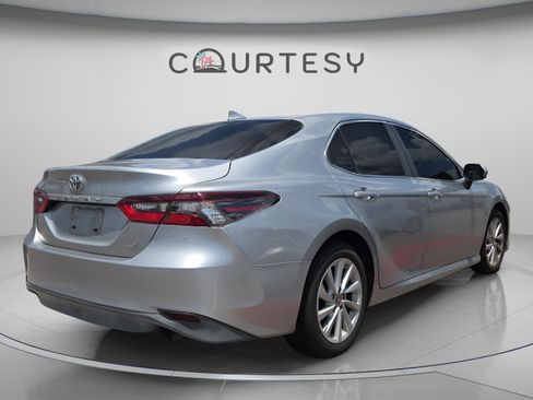 Certified 2022 Toyota Camry LE FWD image 2