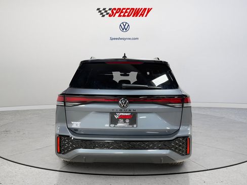 New 2026 Volkswagen Tiguan SE R-Line FWD image 6