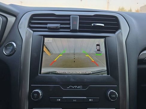 Used 2019 Ford Fusion SE image 9