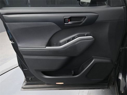 Used 2023 Toyota Highlander LE image 13