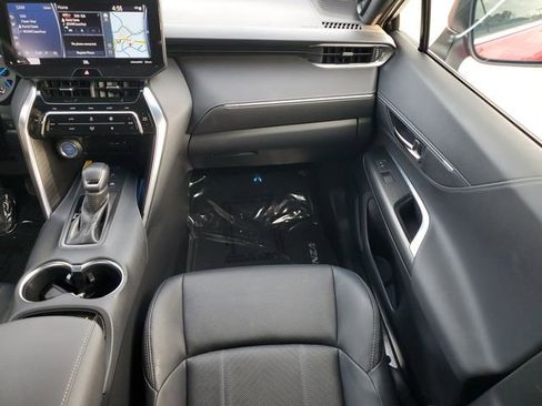 Used 2021 Toyota Venza XLE image 20