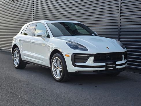 Certified 2025 Porsche Macan w/ Premium Package Plus AWD/4WD image 9