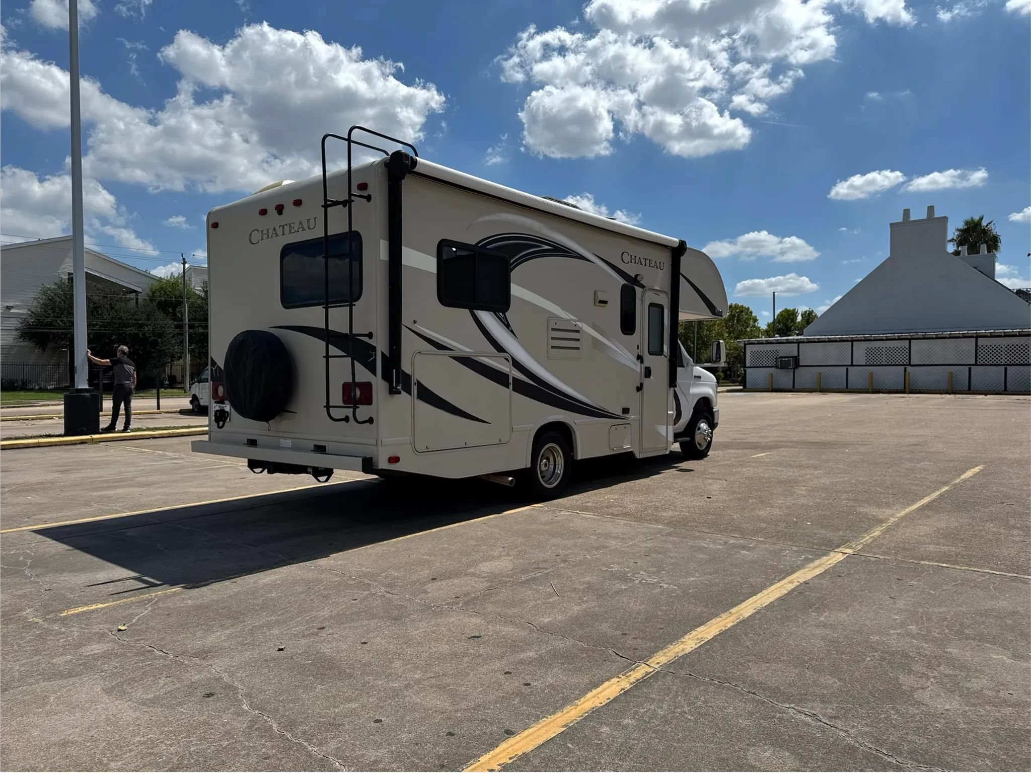Used 2017 Ford E-450 and Econoline 450 Super Duty w/ Motorhome Prep Package RWD image 10