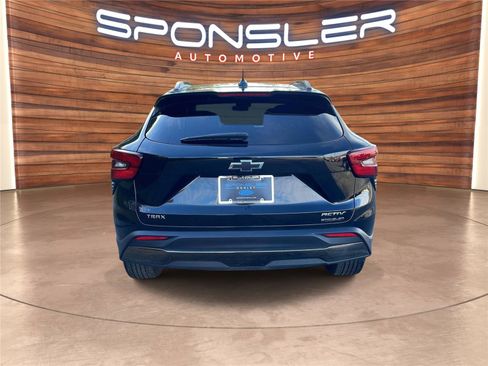 Used 2024 Chevrolet Trax ACTIV w/ Driver Confidence Package image 3