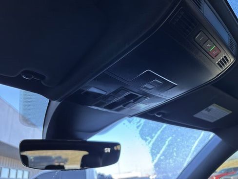 Used 2023 Volkswagen Tiguan SE R-Line image 38