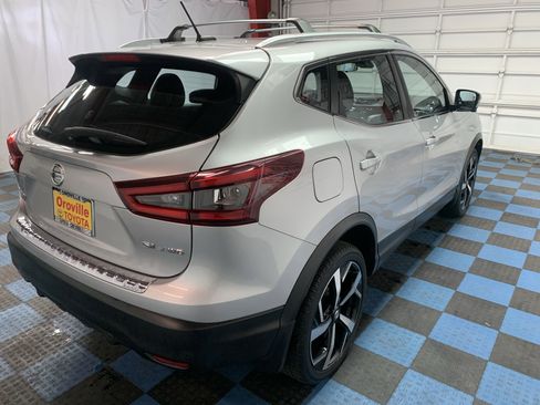 Used 2022 Nissan Rogue Sport SL image 5