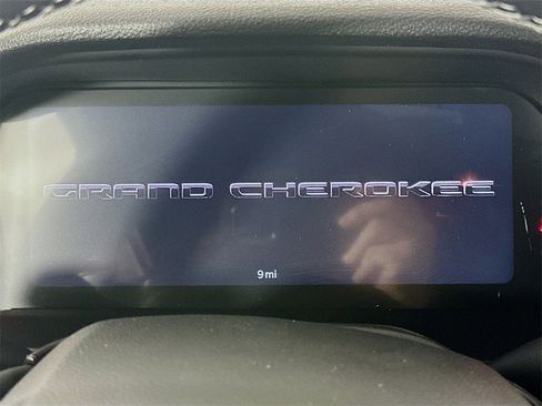 New 2025 Jeep Grand Cherokee Laredo X image 11