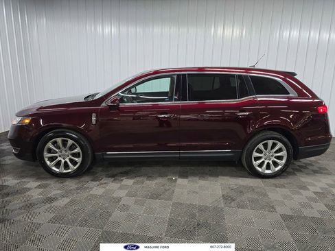 Used 2017 Lincoln MKT AWD image 6