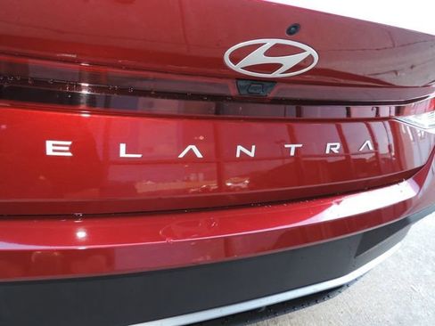 Used 2024 Hyundai Elantra SEL FWD image 17