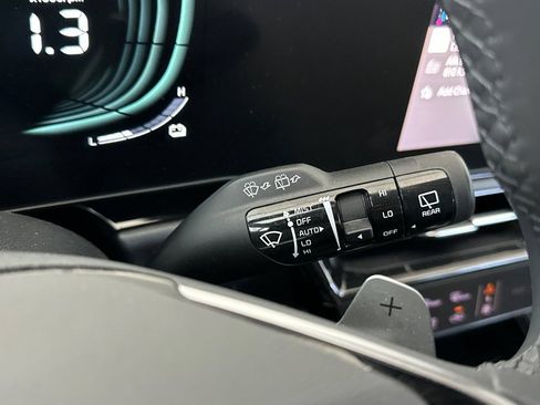 Used 2023 Kia Niro EX FWD image 32