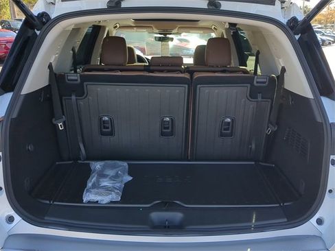 New 2025 Nissan Pathfinder Platinum w/ Black Appearance Package image 12