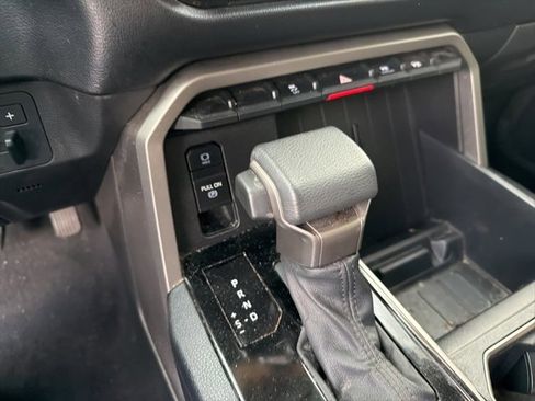 Used 2022 Toyota Tundra SR5 w/ SR5 Premium Package image 17