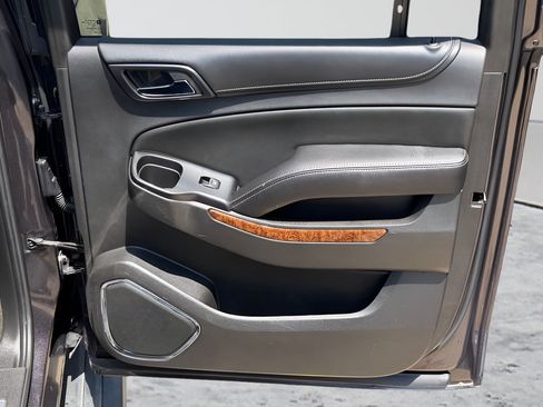 Used 2015 Chevrolet Suburban LTZ RWD image 45